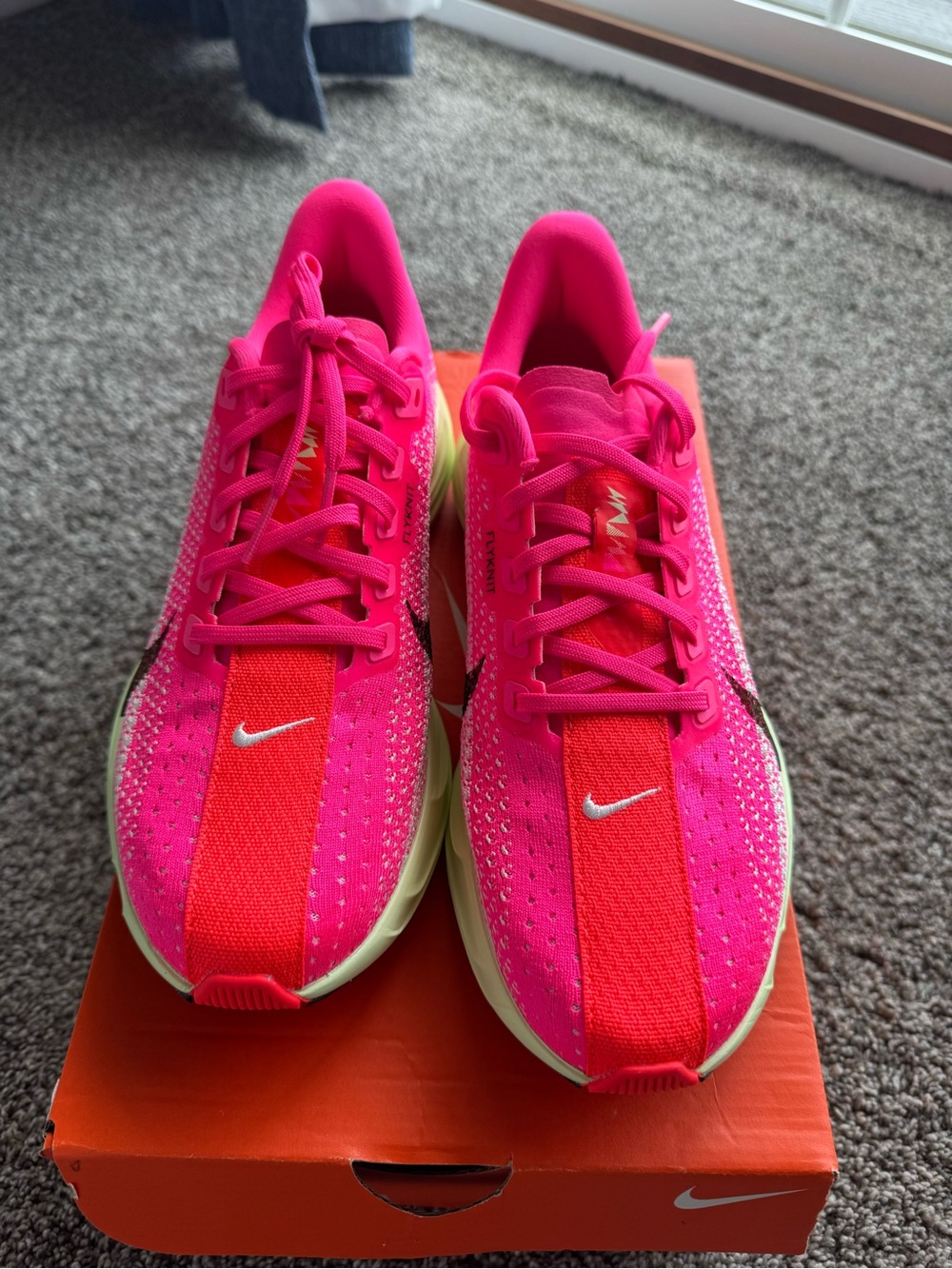 Nike Pegasus Plus
Hyper Pink Bright Crimson
Barely Volt Sequoia (Women's)
